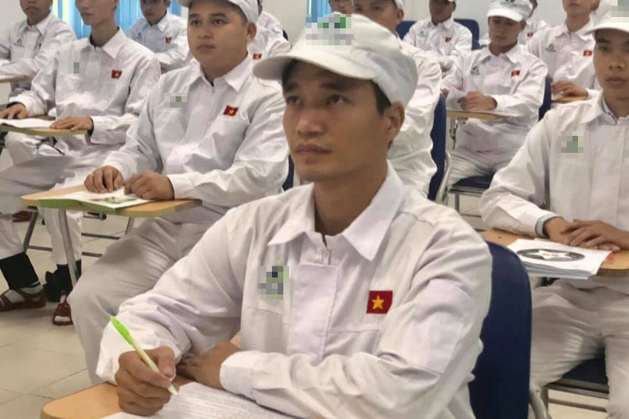 Tuy nhiên, kế hoạch của Lệ Rơi đổ bể rồi phải rời Sài Gòn về quê Hải Dương phụ gia đình trồng ổi. Theo tìm hiểu, anh chàng này hiện được đào tạo để trở thành công nhân tại nhà máy sản xuất bao bì ở quê nhà.