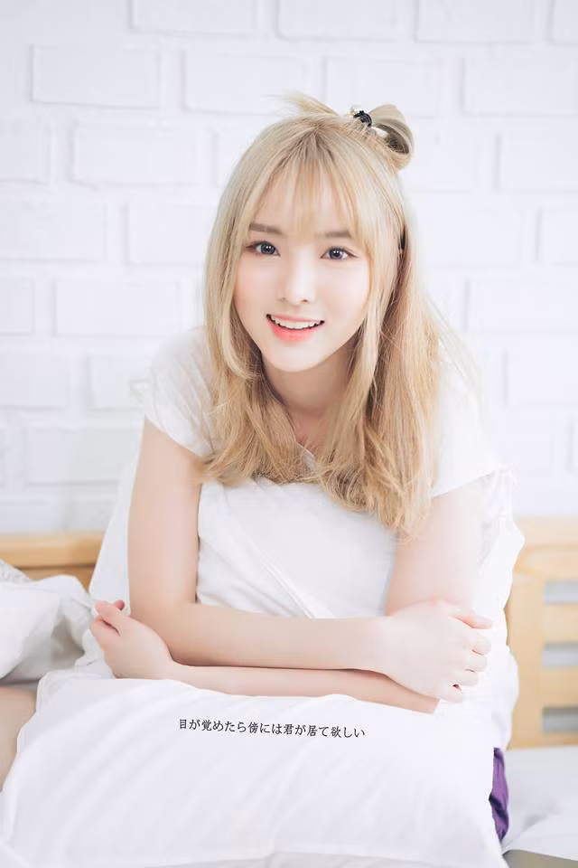 Theo nhận xét của các fan hâm mộ, Nene là hot girl có tần suất hoạt động chăm chỉ khi tham gia vào nhiều lĩnh vực khác nhau như người mẫu ảnh, diễn viên, MC và những hình ảnh của cô nàng này liên tục được các bạn trẻ cập nhật.