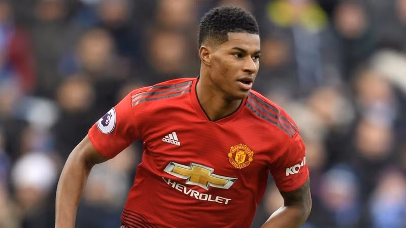 MU đang có ý định gia hạn hợp đồng mới với Rashford, giao kèo giữa cả 2 sẽ có thêm 4 mùa giải, tức tiền đạo người Anh sẽ gắn bó với MU đến 2023 kèm theo điều khoản kích hoạt thêm 1 năm hợp đồng.
