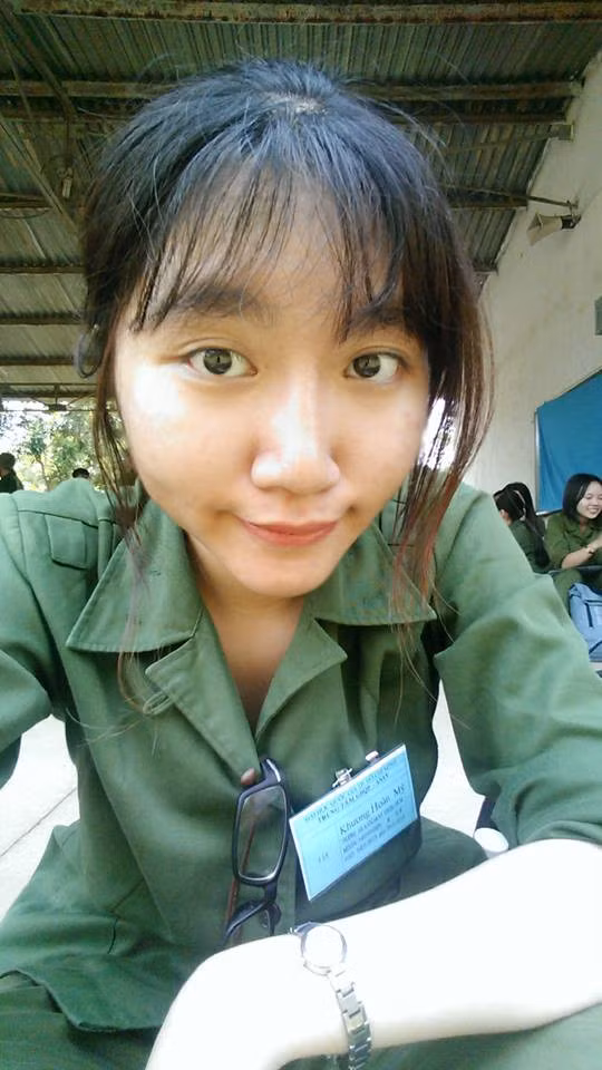 Nói về giọng hát của Hoàn Mỹ, chính nữ ca sĩ Hồ Ngọc Hà phải nhận xét rằng "điêu luyện như người có kinh nghiệm đi hát mấy chục năm rồi". Nhưng, cô bạn này gặp bất lợi về ngoại hình và cũng vì thế có câu chuyện vô cùng đau về tuổi thơ tràn ngập lời dè bỉu vì xấu luôn ám ảnh cô bạn 9X này.