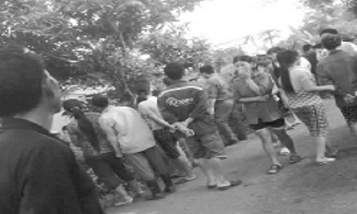 Khoi to ke sat hai anh ruot tren ban nhau o Hoa Binh