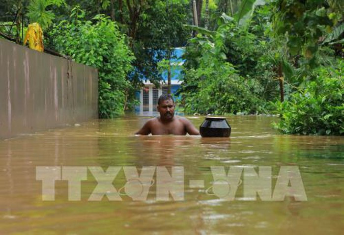 Mua lu, lo dat o An Do, gan tram nguoi thiet mang