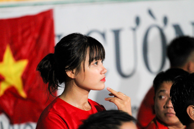 Cuối cùng cô bạn Minh Ánh cũng gửi từ Việt Nam những lời chúc đến các cầu thủ Olympic Việt Nam rằng: "Em xin chúc cho U23 Việt Nam! Sẽ thành chiến thắng, và dù có thắng hay thua thì họ mãi là những anh hùng trong lòng ng hâm mộ, Việt Nam tự hào về họ."