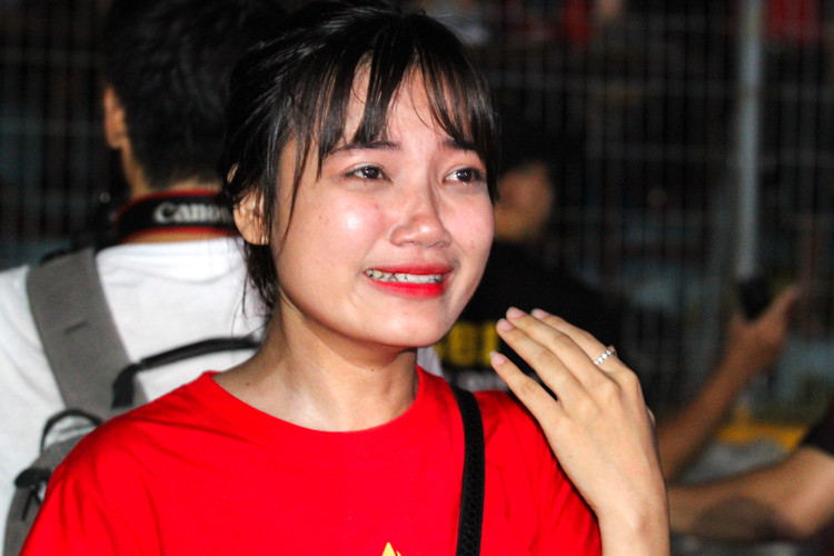 Nhắc tới Minh Ánh, nhiều CĐV của các đội tuyển bóng đá nam Việt Nam không còn xa lạ gì. Cô nàng xinh đẹp quê Nghệ An này là thành viên khá tích cực của trong các hoạt động của Hội CĐV Việt Nam trong suốt thời gian qua. Kể cả khi công tác trong Sài Gòn hay đã chuyển ra Hà Nội, cô bạn sinh năm 1994 này vẫn tham gia đều đặn những trận đấu có mặt các cầu thủ Việt Nam.