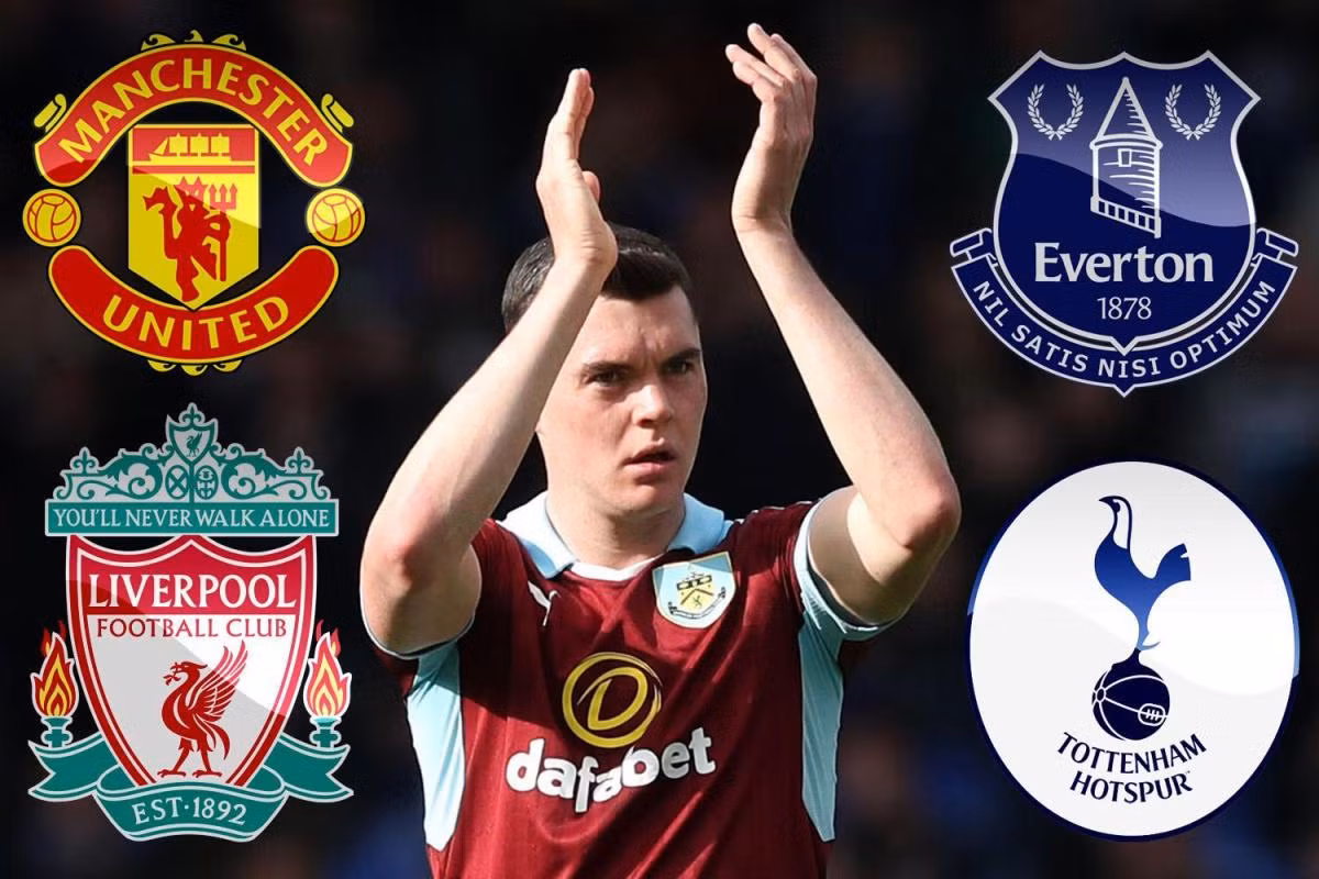 Liverpool mua "hàng thừa" M.U: Giới truyền thông Anh hôm nay đồng loạt đưa tin Liverpool đã đạt thỏa thuận chuyển nhượng cầu thủ Michael Keane của Burnley với giá 25 triệu bảng. Michael Keane năm nay 24 tuổi, là một sản phẩm của lò đào tạo trẻ M.U. Anh trải qua 12 năm ở đội trẻ Quỷ đỏ, từng là Cầu thủ xuất sắc nhất đội dự bị năm 2012 nhưng đã bị HLV Louis van Gaal bán đứt vào năm 2015. Ảnh: Goal