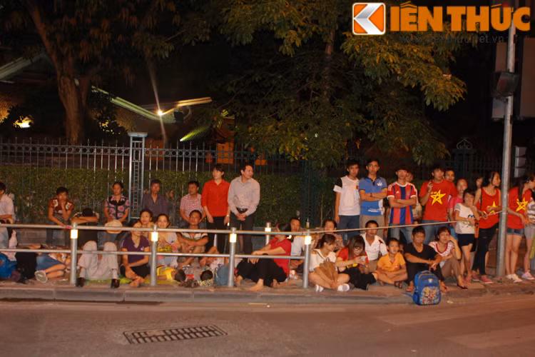 Hình ảnh được ghi lại tại góc phố Tôn Đức Thắng giao với Nguyễn Thái Học.