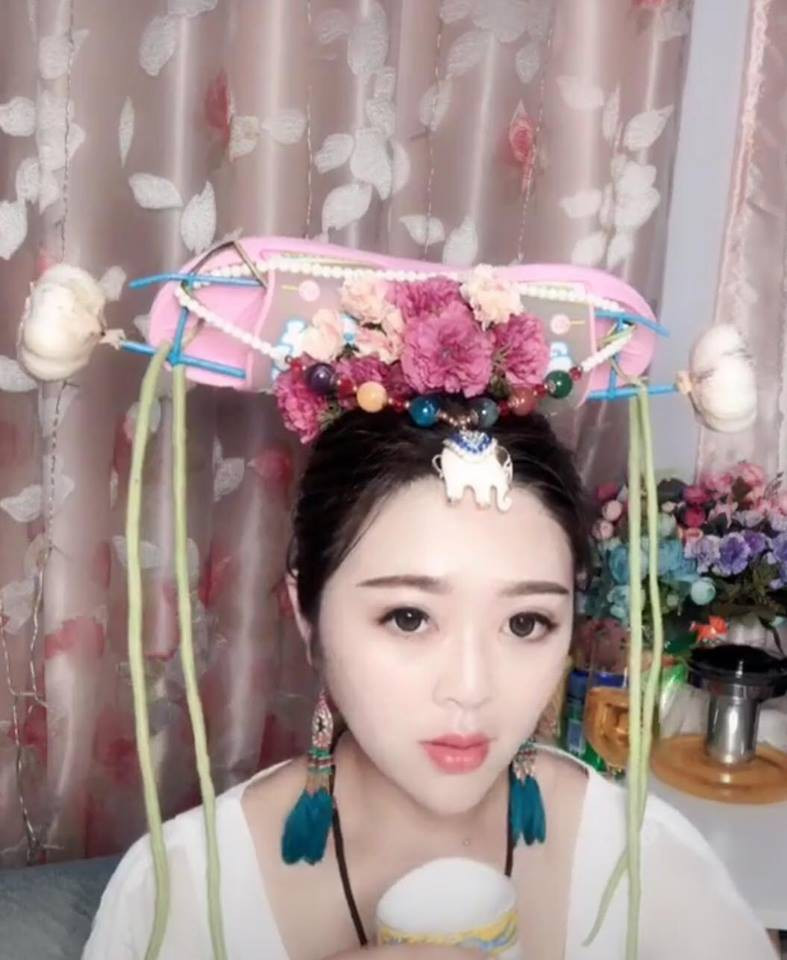 Dù chỉ phiên bản "fake" nhưng những chiếc mũ đạo cụ lấy cảm hứng từ "Diên Hi Công Lược"