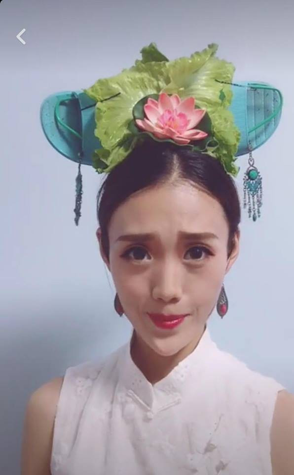 Trước đó, để ăn theo bộ phim Diên Hi Công Lược, dân mạng đã từng nghĩ ra bộ ảnh cách tạo ra những chiếc mũ giống với những nhân vật trong phim như Ngụy Anh Lạc hay Cao quý phi.