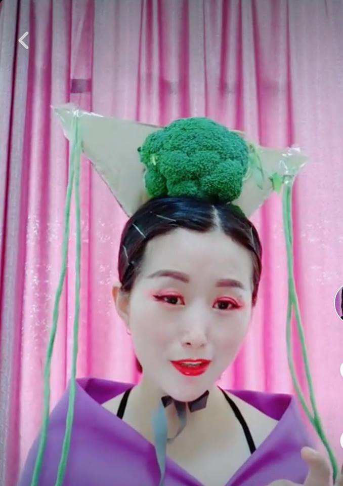 Những bức ảnh ăn theo "Diên Hi Công Lược" càng khiến bộ phim này trở nên hot trong cộng đồng mạng và trở thành từ khóa được tìm kiếm nhiều nhất trong những ngày vừa qua.