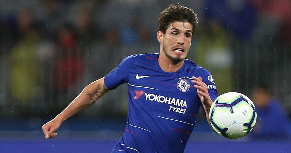 Theo truyền thông Anh, cầu thủ chạy cánh của Chelsea, Lucas Piazon lên kế hoạch rời CLB thành London trong ít ngày tới. Hiện có hai đội bóng quan tâm đến anh - một ở Bồ Đào Nha và một ở Tây Ban Nha.