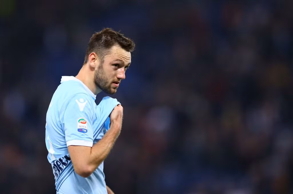 Trung vệ người Hà Lan Stefan de Vrij đã xác nhận việc anh đồng ý ký hợp đồng với Inter Milan khi mùa giải 2017/18 kết thúc.