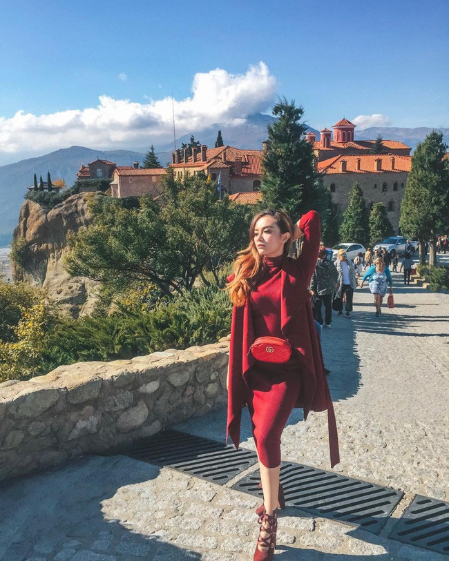 Dylan Sahara sở hữu nhan sắc xinh đẹp với dáng người thon gọn, gương mặt ưa nhìn và nước da trắng sứ.