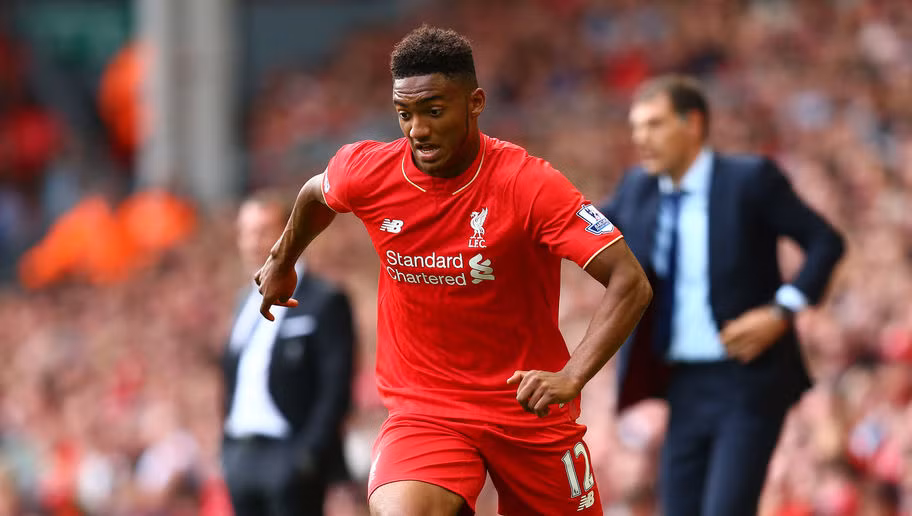 Joe Gomez là một trong những cái tên được giới chuyên môn tại Anh đánh giá rất cao. Chuyển tới Liverpool hè năm ngoái, tài năng lứa tuổi U19 này ngay lập tức để lại dấu ấn. Có khả năng leo biên tốt, chơi bóng vô cùng chững chạc, sở hữu kỹ năng phòng ngự ổn định đồng thời rất đa năng.