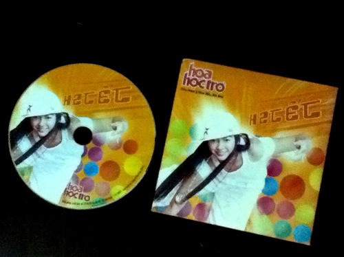 Theo chia sẻ của nickname Hoàng Vũ: "Thời còn đi học, mình đã phải nhịn ăn sáng 2 tuần để mua được ấn phẩm đặc biệt có tặng kèm đĩa của Hoa Học Trò. Lúc cầm được cuốn báo mới trên tay, mình đều nâng niu, trân trọng như báu vật, cứ phải lật đi, lật lại để hít hà mùi giấy mới, thậm chí say mê, nghiền ngẫm từng mẩu chuyện một."