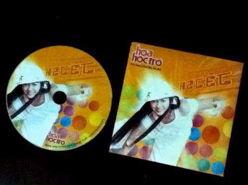 Theo chia sẻ của nickname Hoàng Vũ: "Thời còn đi học, mình đã phải nhịn ăn sáng 2 tuần để mua được ấn phẩm đặc biệt có tặng kèm đĩa của Hoa Học Trò. Lúc cầm được cuốn báo mới trên tay, mình đều nâng niu, trân trọng như báu vật, cứ phải lật đi, lật lại để hít hà mùi giấy mới, thậm chí say mê, nghiền ngẫm từng mẩu chuyện một."