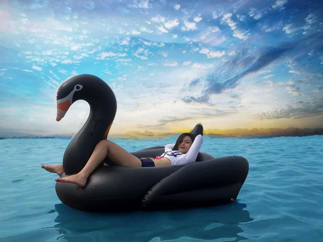 Có thể nói, được đi chơi xa, chụp ảnh kỷ niệm, check-in nơi mình từng đặt chân tới là chuyện hết sức bình thường. Tuy nhiên, chẳng phải lúc nào các tấm hình cũng được chụp một cách ưng ý, đăng Facebook đủ để câu "like".