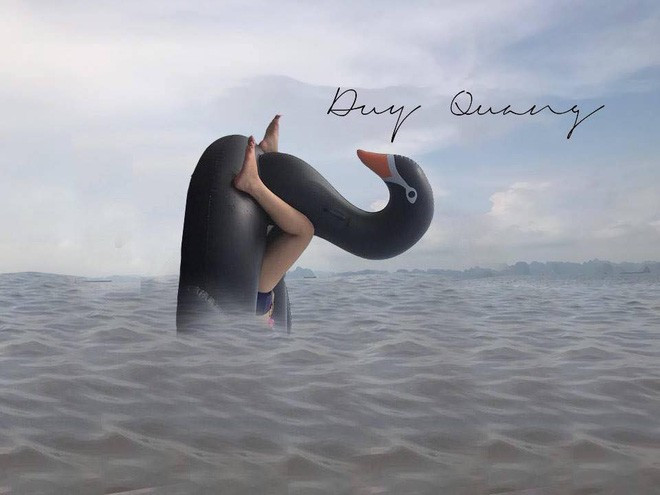 Kèm theo hình ảnh, là dòng chia sẻ: "Chả là em đi Hạ Long, muốn có ảnh up Facebook cho đẹp, nhưng nước biển ở Bãi Cháy kinh quá, đen ngòm như nước sông. Các thánh giúp em photoshop cho nước biển xanh được không ạ?".