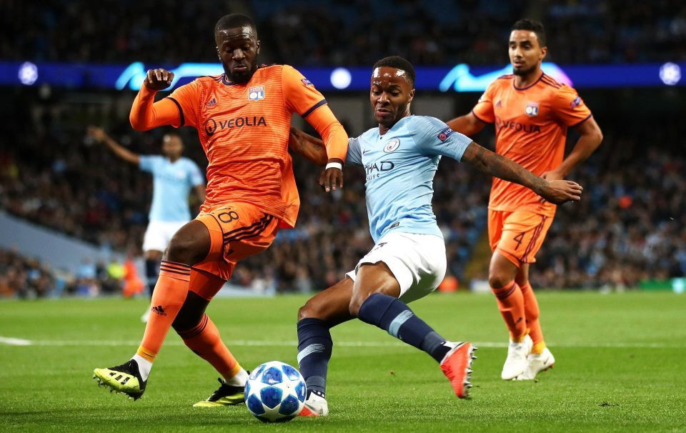 HLV Guardiola muốn tìm một cầu thủ mới trẻ trung và giàu tiềm năng để dần thay thế Fernandinho trong vai trò tiền vệ trung tâm ở Man City và Ndombele được nhắm đến.