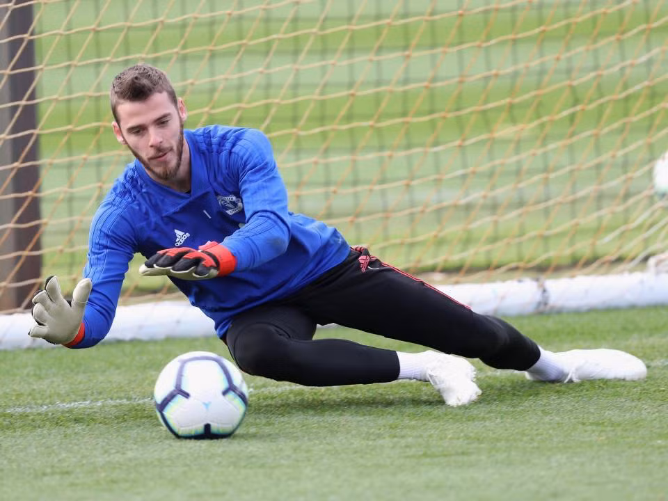 Quá trình thương thảo hợp đồng mới giữa MU với hai cầu thủ Martial và David De Gea đang gặp trục trặc vì số lương bị cho là chưa thỏa đáng.