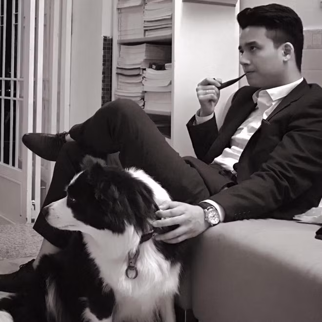 Chia sẻ về sở thích của mình, Sơn Tùng nói rằng anh rất thích ca hát, rượu vang bên cạnh đó còn cả cưỡi ngựa.