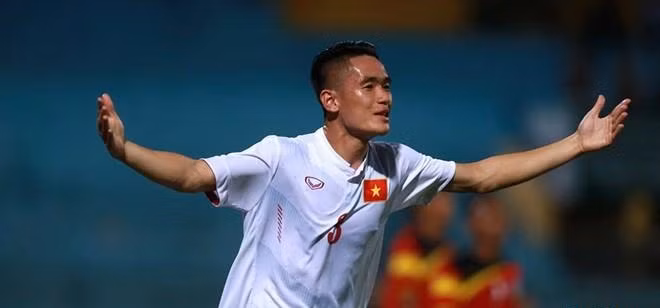 Trần Thành thuận chân phải và sở trường là những pha bức tốc độ xộc thẳng vào vòng cấm địa. Với nền tảng thể lực dồi dào và có lối chơi khá hiện đại cầu thủ này được HLV Hoàng Anh Tuấn đặt niềm tin là một quân bài chiến lược quan trọng của U19 Việt Nam. Ảnh: VFF.