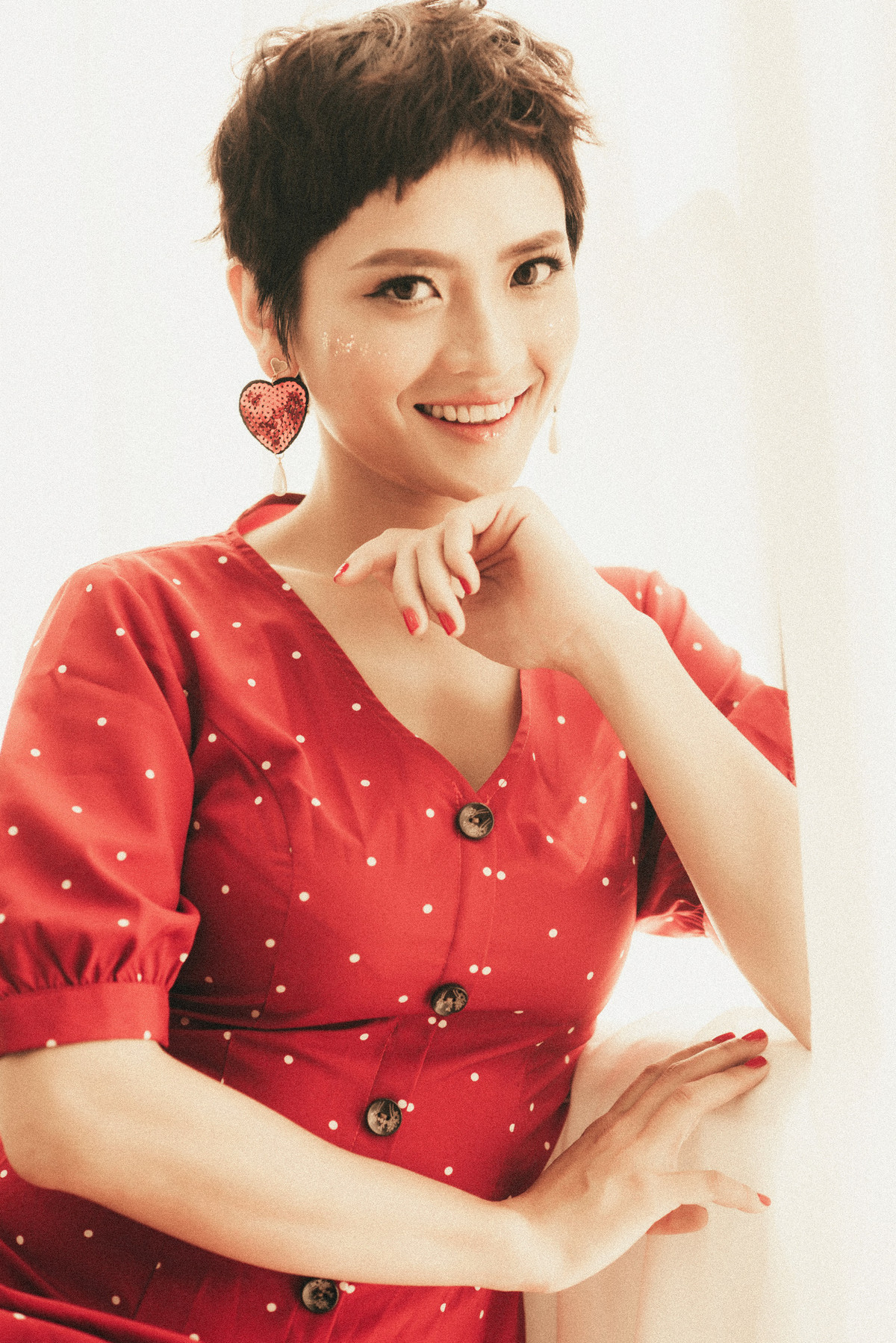 "Để vượt qua những stress của 2 công việc mình đã lựa chọn thì mình "dùng mỡ nó, rán nó" để giải tỏa đi sự căng thẳng. Nhiều lúc áp lực trong việc kinh doanh, nghĩ nhiều quá không giải quyết được vấn đề gì thì mình tạm để đấy 1 hôm rồi lại đi làm công việc nghệ thuật", Thúy An chia sẻ.