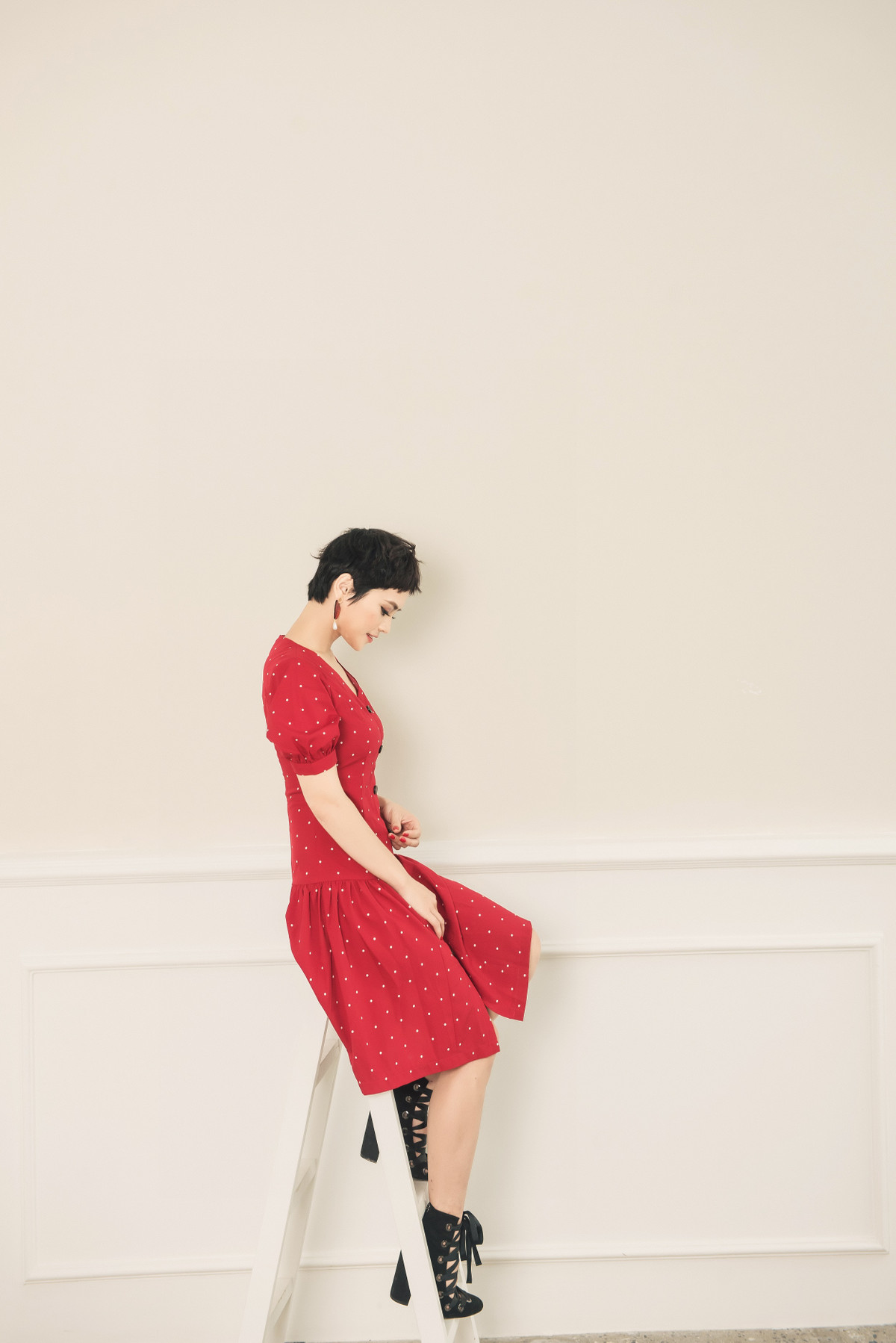 Giải đáp lý do "mất tích" sau "Người phán xử", Thúy An chia sẻ: "Sau khi kết thúc những cảnh quay cuối cùng của "Người phán xử", An quay trở về với cuộc sống đời thường với những ngày lao động tại Nhà hát Kịch Hà Nội cùng các đồng nghiệp khác. Bên cạnh đó, mình cũng thử tập tành kinh doanh".