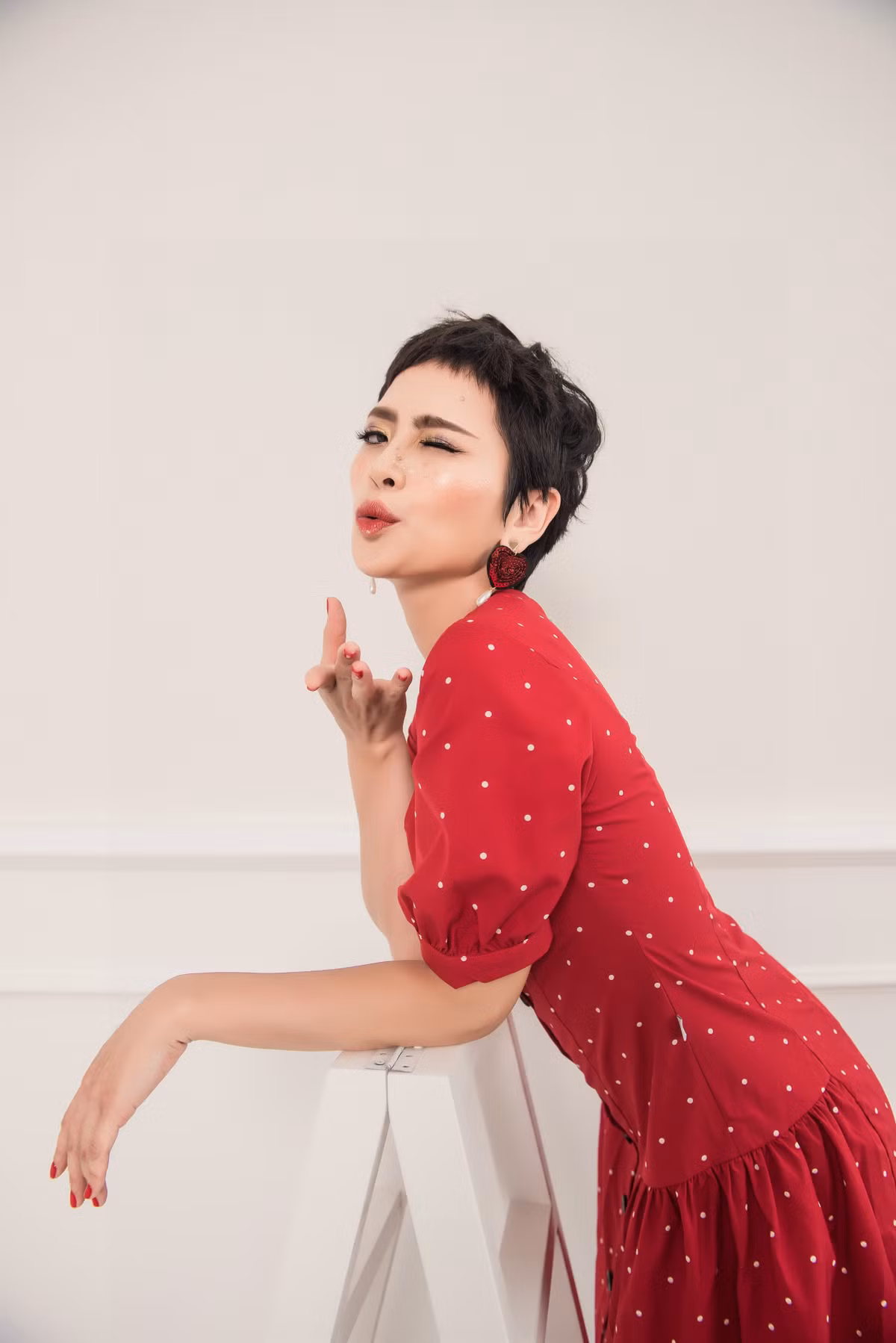 Việc kinh doanh của Thúy An bắt đầu không chỉ bằng sự tò mò mà nó đến từ thực tế vì nếu nhìn vào thực trạng đồng lương của các diễn viên thì nó không thể đủ cho việc trang trải hàng ngày. Nhất là những diễn viên đã có gia đình và có con nhỏ như Thúy An.