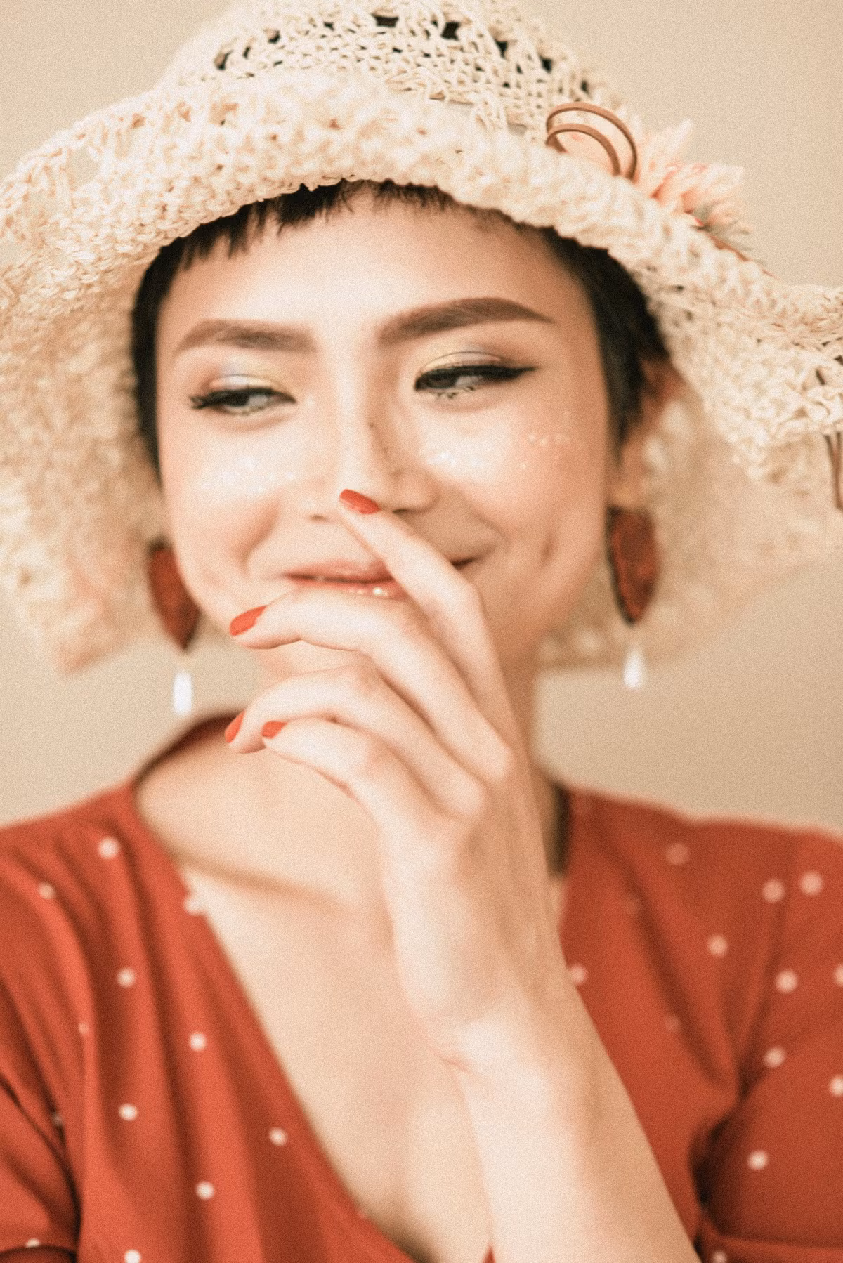 Nói thêm về vấn đề kinh doanh của mình, nữ diễn viên đóng vai Hương Phố cho biết kinh doanh là thứ chưa bao giờ cô nghĩ tới vì trước đây trong tưởng tượng của cô thì đó là thứ rất khô khan, khó khăn và chỉ loanh quanh với những con số. Thậm chí, Thúy An còn chia sẻ vui rằng: "Việc cộng trừ tới 2 con số với mình đã loạn lên rồi chứ đừng nói tới việc làm sổ sách rồi tính toán hoạch định đường dài".