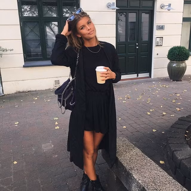 Trước khi bí mật cặp kè với Maja, Ronaldo từng bị đồn thổi đang cặp kè với người mẫu Tây Ban Nha - Claudia Sanchez. Claudia là một trong số những người mẫu được Ronaldo mời đến để giới thiệu cho buổi ra mắt nhãn hiệu nước hoa mang thương hiệu cá nhân anh.