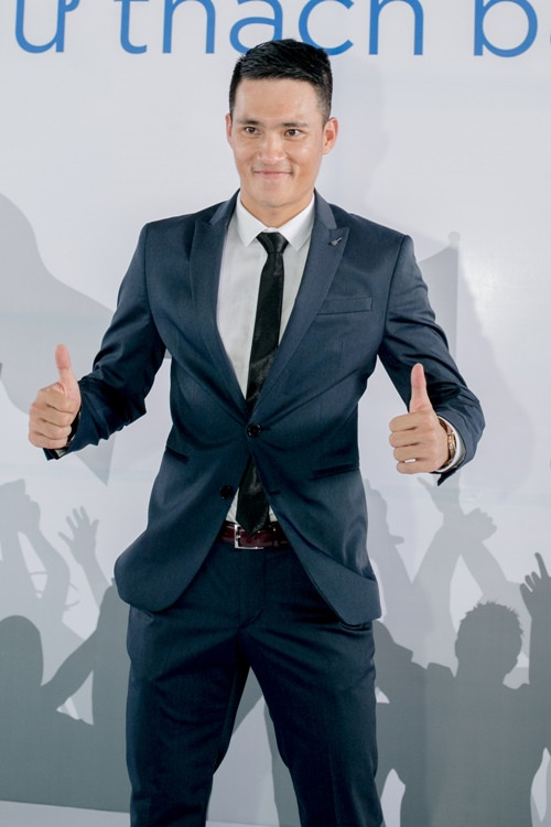 Ít thị phi nhưng Lê Công Vinh vẫn được nhiều người ngưỡng mộ bằng tài năng trên sân cỏ và sự giàu có của mình. Dù đã lập gia đình cùng ca sĩ Thủy Tiên và có cô con gái đầu lòng là bé Gạo nhưng bằng vẻ đẹp nam tính của mình, CV9 khiến hàng vạn chị em phụ nữ phải đổ gục.