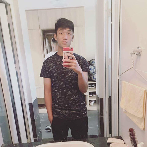 Thật không ngoa khi nói những ngày vừa qua, Trọng Đại là cái tên được các fan nữ nhắc nhiều nhất trong cộng đồng mạng. Dù mới chỉ có 17 tuổi, nhưng những gì chàng trai trẻ ấy thể hiện có thể khiến nhiều người phải nể phục. Sau chiến thắng trước Bahrain, trên trang cá nhân của chân sút trẻ này, số lượng người theo dõi bỗng chốc tăng lên một cách chóng mặt.