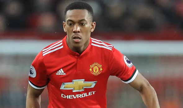 Real chi 80 triệu lấy sao M.U: Theo tin chuyển nhượng bóng đá mới nhất từ tờ Mirror, Real Madrid đưa siêu dự bị của M.U vào tầm ngắm mà M.U có thể nhận được 80 triệu bảng từ đội bóng Hoàng gia có Anthony Martial. Ảnh: Mirror