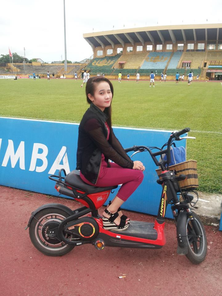 Ngay sau khi được bạn trai là tuyển thủ Tiến Linh đưa lên sóng, ngay lập tức trang cá nhân của Ngọc Quyên nhận được rất nhiều lời mời kết bạn.