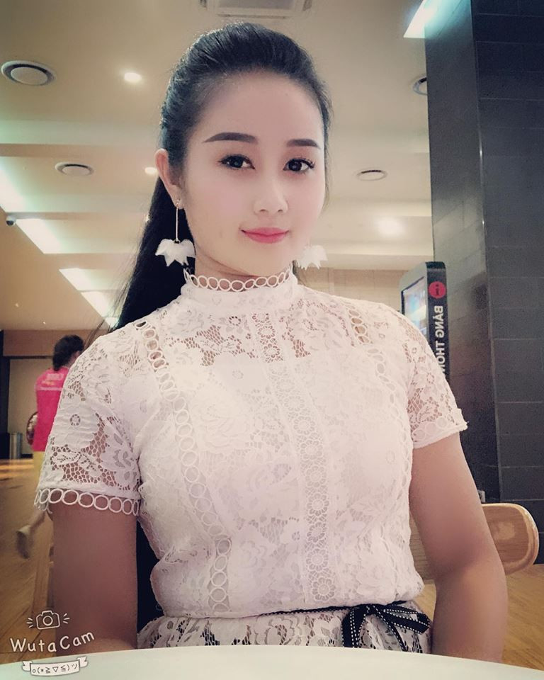 Cùng ngắm nhìn cận cảnh nhan sắc của cô gái đang nắm giữ trái tim của tuyển thủ ĐT Việt Nam tại AFF Cup 2018 - Nguyễn Tiến Linh.