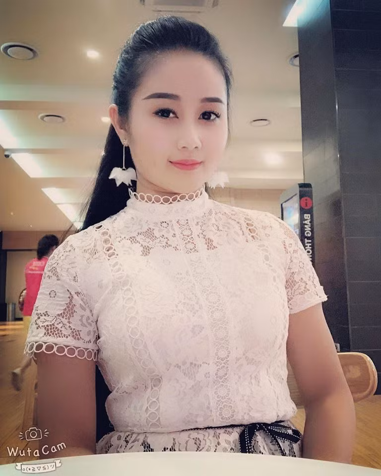 Cùng ngắm nhìn cận cảnh nhan sắc của cô gái đang nắm giữ trái tim của tuyển thủ ĐT Việt Nam tại AFF Cup 2018 - Nguyễn Tiến Linh.