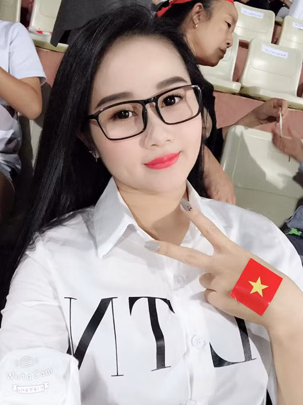 Ngoài công việc của một giáo viên dạy múa, thỉnh thoảng Ngọc Quyên có góp mặt trong một số dự án phim truyền hình và từng tham gia cuộc thi Miss Vinh 2014.