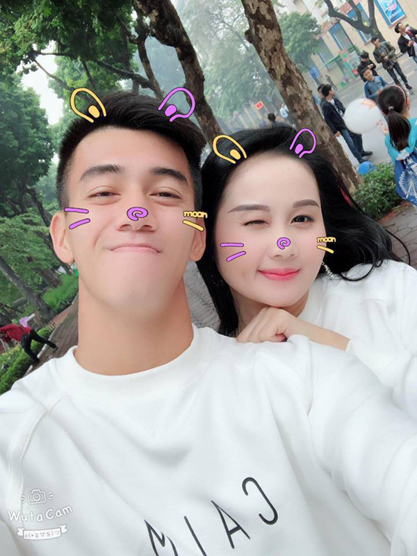 Bạn gái hiện tại của Tiến Linh tên là Ngọc Quyên, năm nay 23 tuổi, quê Nghệ An. Cô gái này hiện đang là giáo viên dạy múa.