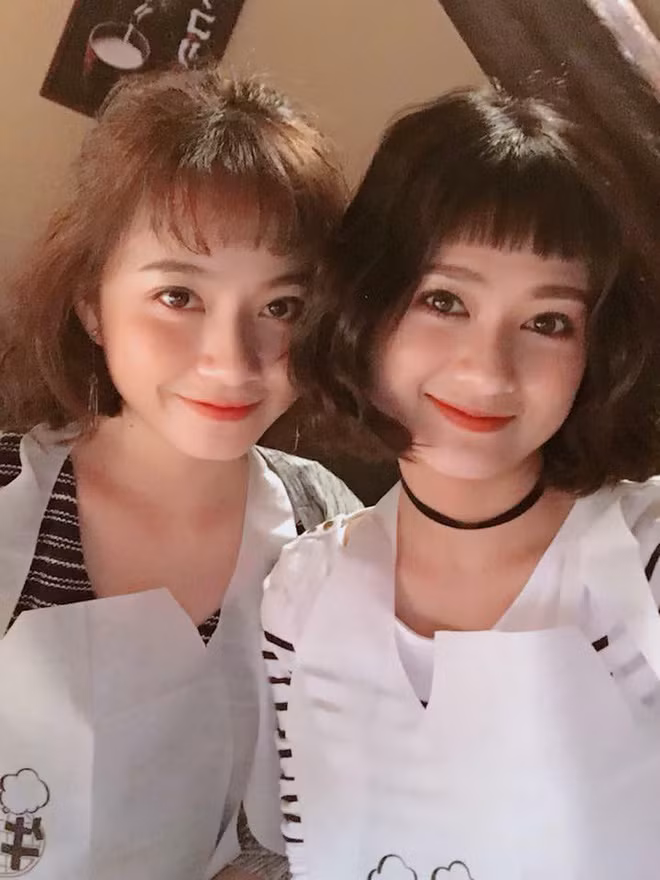 Cặp bạn thân trên còn giống hơn cả chị em sinh đôi.