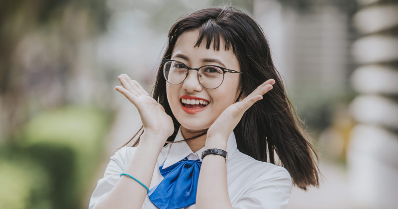 Với đề tài của bộ phim "Có nắng có gió ấy là ngày tươi đẹp" mang tính học đường thì những gì Thúy Quỳnh đã trải qua trên ghế nhà trường có được bạn mang vào bộ phim không? và nó có giúp bạn ôn lại những kỷ niệm của thời "nhất quỷ nhì ma, thứ ba học trò"?. "Chị Ong Vàng" Thúy Quỳnh cho biết: "Bản thân Quỳnh đi làm rất sớm, từ cấp 2 nên cũng hơi thiếu thốn kỉ niệm đi chơi, tụ tập bạn bè. Nên việc đóng những bộ phim học đường sẽ phần nào lấp đầy những khoảng trống đó. Và lúc đấy Quỳnh được sống hết mình, quậy hết cỡ.