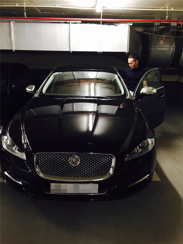 Ngay từ khi công khai với Hà Lade, anh chàng này liến nằm trong tầm ngắm của cư dân mạng khi tích cực được "soi" gia tài siêu xe khổng lồ. Dù không thuộc giới doanh nhân hay người nổi tiếng nhưng Quang Dũng đã chứng minh mình ''không phải dạng vừa".