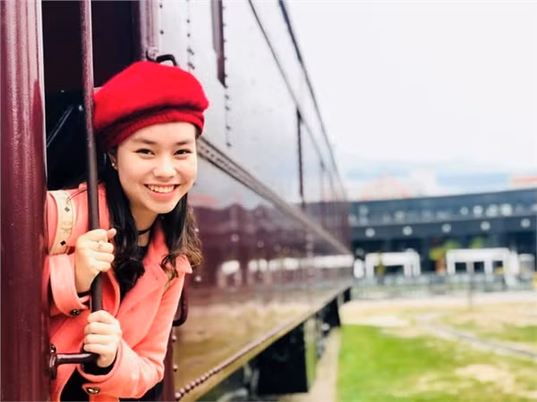 Ngoài đời, tuy mới 15 tuổi nhưng Trà My sở hữu ngoại hình bắt mắt, thu hút không hề thua kém những mỹ nhân tuổi đôi mươi.