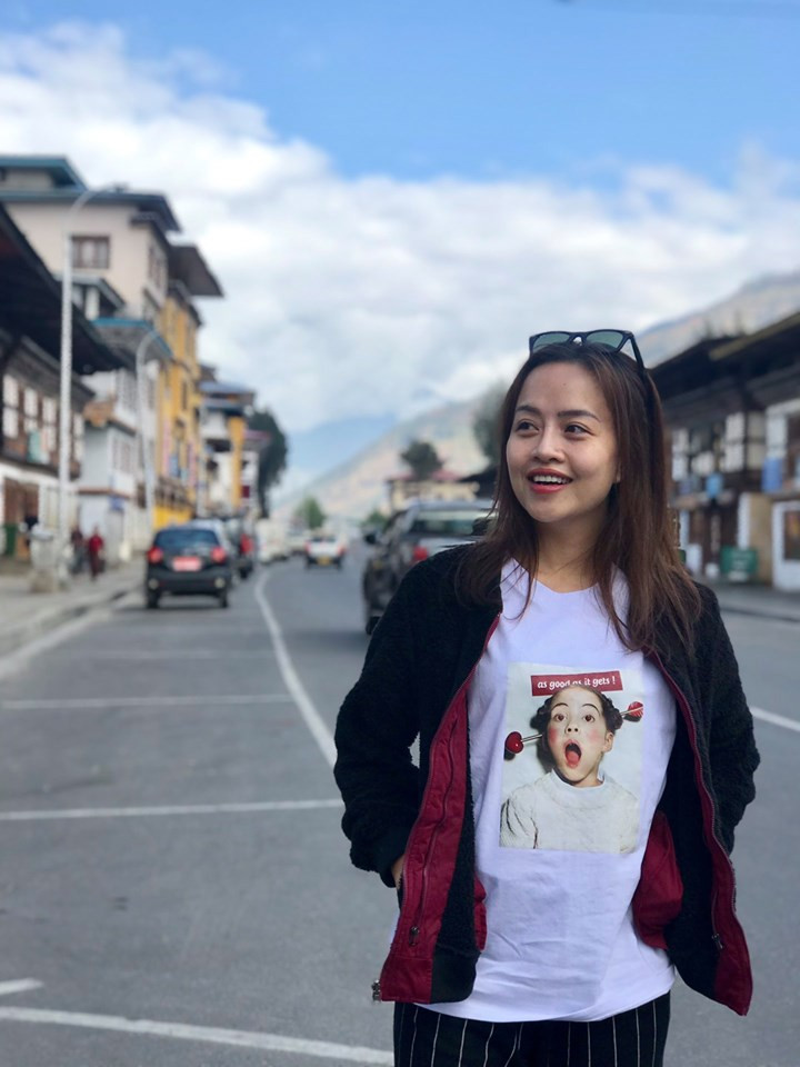 Cùng quan điểm với M.T là N.N cũng chia sẻ: "Từng rất thích cách dẫn của Minh Hằng qua các chương trình của VTV 6 nhưng thực sự bất ngờ không hiểu vì sao bạn ấy lại ví khách mời là "động vật quý hiếm", là MC thì nên cẩn thận trong lời ăn tiếng nói, đặc biệt là những phát ngôn khi lên sóng dù cho đó có là cách tạo ra sự đặc biệt hay thân mật".