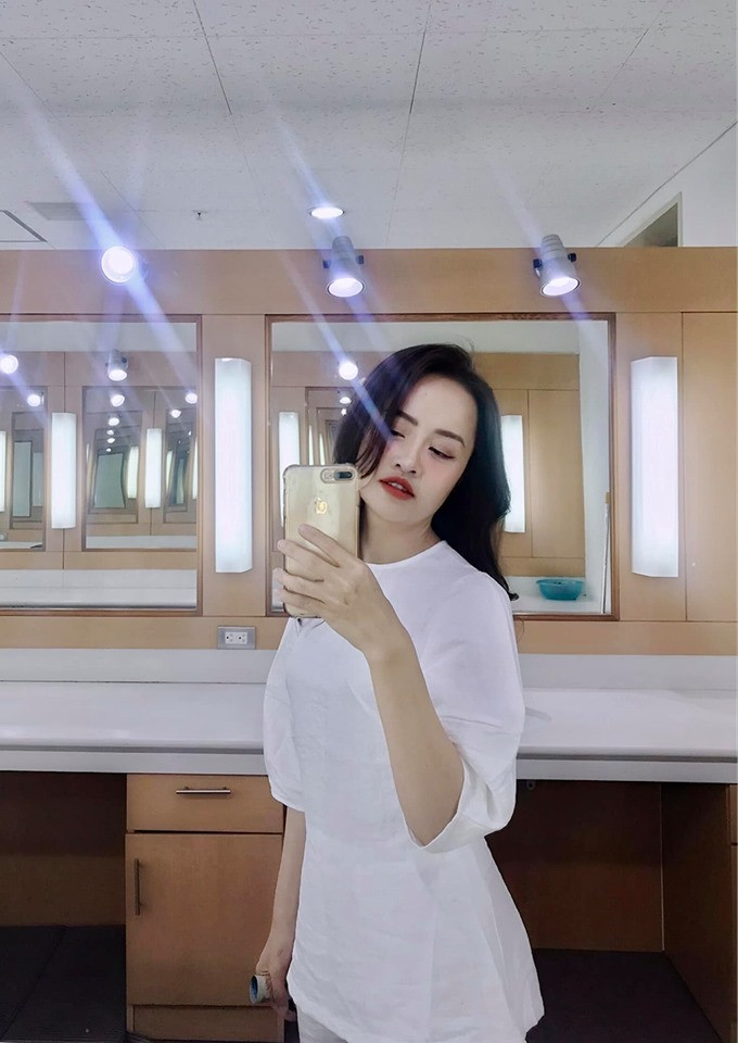 Cụ thể, nickname M.T để lại bình luận: "Khách mời là người sao lại ví với "động vật" được. Như vậy là thiếu tôn trọng con người. Dù biết đó chỉ là 1 câu ví von cho sự đặc biệt nhưng là chương trình phát sóng cho hàng trăm triệu người dân Việt Nam mà lại là Đài truyền hình Quốc gia nữa thì sự cố này lại càng không được phép xảy ra".