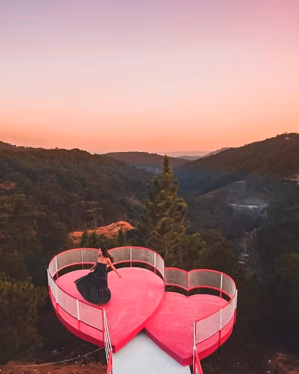 Den cau trai tim doi o Da Lat khong con so loi nguyen 