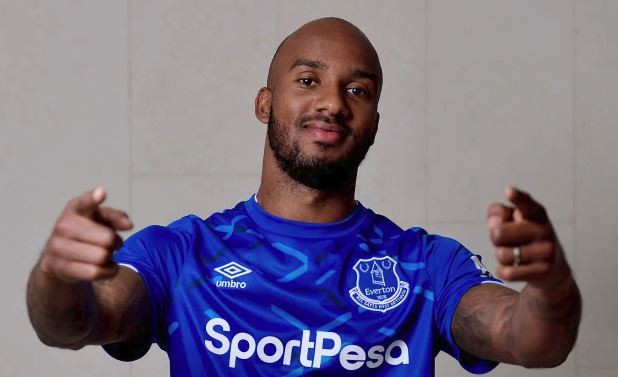 Everton đã thuyết phục thành công Fabian Delph đến Goodison Park thi đấu. Số tiền nửa xanh vùng Merseyside bỏ ra trong thương vụ này là 8.5 triệu bảng ban đầu, có thể lên đến 10 triệu bảng điều khoản phụ cho Man City.