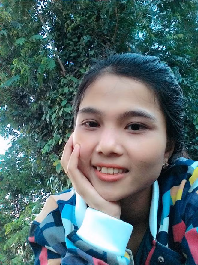 Trong suốt quá trình H'Hen Niê tham gia cuộc thi nhan sắc, H'Min Niê luôn ủng hộ chị. Cô thường xuyên chia sẻ các hoạt động của cô chị và không giấu được niềm tự hào, hạnh phúc khi chị gái đăng quang.