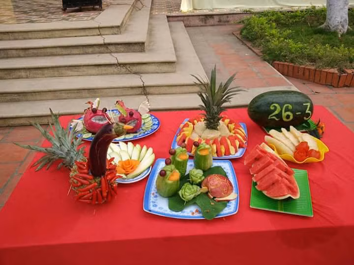 Trong không khí tưng bừng để chào mừng lễ kỷ niệm 87 năm ngày thành lập Đoàn, một bạn trẻ ở Hải Dương đã chia sẻ một vài hình ảnh các phần dự thi tham dự hội thi trang trí rau củ quả ở trường lên mạng xã hội và nhanh chóng thu hút được sự chú ý cộng đồng mạng.