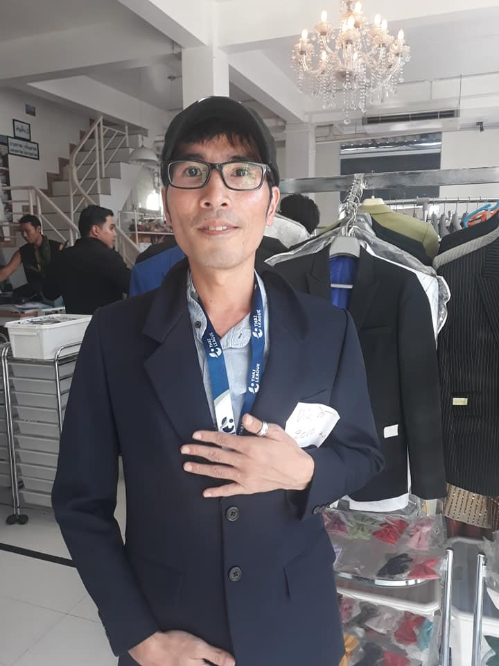 Được biết giá thuê 1 bộ vest ở Thái Lan rơi vào 500 bath (khoảng 400.000 VNĐ), nếu mua thì mất 2000 - 3000 bath (tương đương 2 triệu đồng tiền Việt).