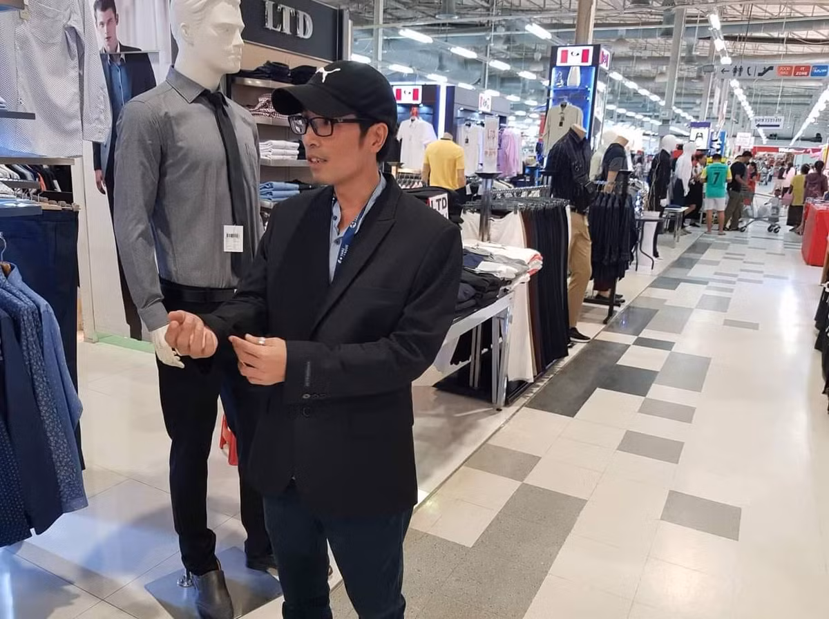 Quy định trên được áp dụng nhằm tạo nên không khí và không gian trang trọng ở SVĐ Thunder Castle khi chào đón nhà vua Maha Vajialongkorn đến dự khán trận chung kết King’s Cup 2019.